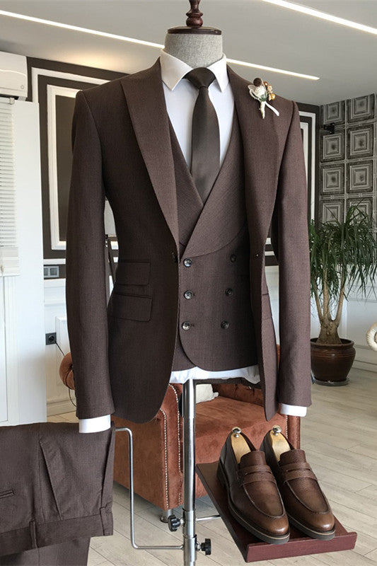 glamorous-men-suit-brown-peaked-lapel-three-pieces-business-suits