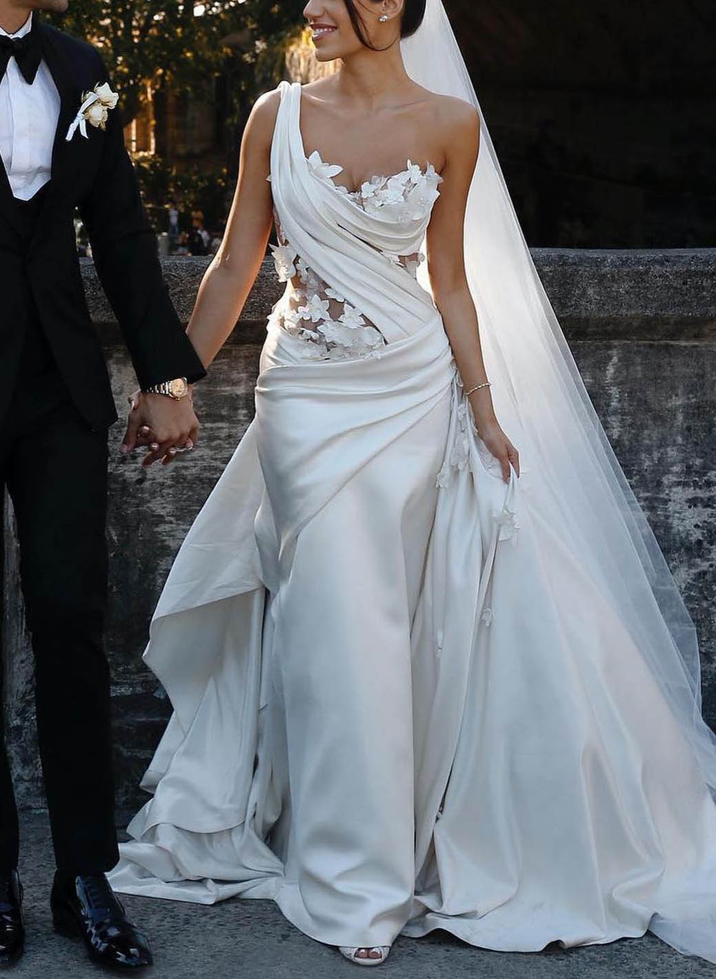 Vintage One Shoulder Flowers Wedding Dresses With Ruffles