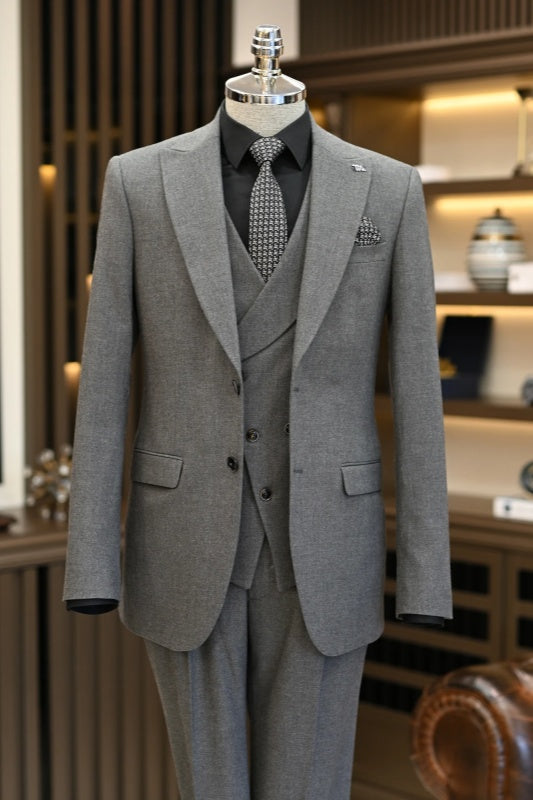 blazer-for-men-gray-peak-lapel-three-pieces-business-customized-men-suits