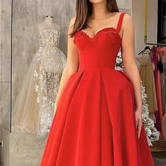 Red Sweetheart Tea-length Evening Dress with Straps and Appliques