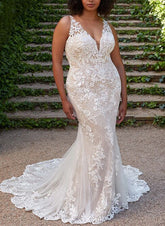 Ivory V-Neck Mermaid Wedding Dress with Lace Appliques