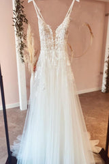 Ivory V-Neck Tulle A-Line Chapel Train Wedding Dress with Lace Appliques