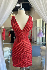 Champagne Sequins V-Neck Tight Homecoming Dress