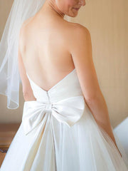 Beautiful Ball Gown Sweetheart Tulle Court Train Wedding Dress With Bow