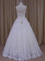 Beautiful Ball Gown Sweetheart Tulle Floor-length Wedding Dresses With Appliques Lace
