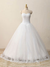 Beautiful Sweetheart Ball Gown Wedding Dress with Lace Appliques