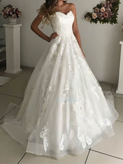 Beautiful Sweetheart Ball Gown Wedding Dress with Tulle Sweep Train and Appliques Lace