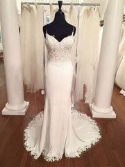 Beautiful Trumpet/Mermaid V-Neck Wedding Dress With Appliques & Lace