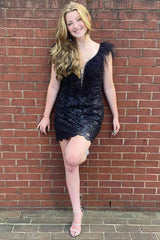 Black Feather Neck Lace Bodycon Homecoming Dress