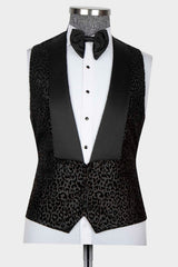 Jacquard Peaked Lapel Three Pieces Black Wedding Suits