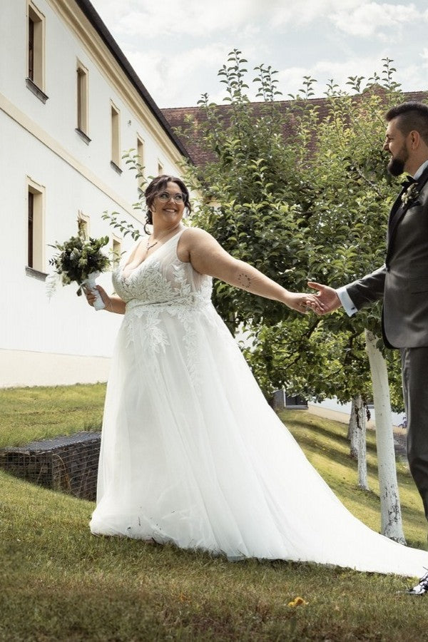 27DRESS Boho Sleeveless Plus Size Wedding Dresses with Lace Applique