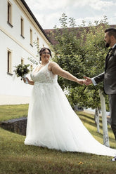 27DRESS Boho Sleeveless Plus Size Wedding Dresses with Lace Applique