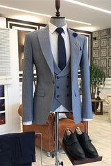 Chic Blue Peaked Lapel Three Pieces Men Suits For Prom