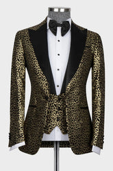Chic Jacquard Peaked Lapel Three Pieces Gold Prom Suits