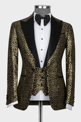 Chic Jacquard Peaked Lapel Three Pieces Gold Prom Suits