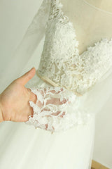Chic Jewel Longsleeves Tulle Wedding Dress Appliques Lace A-line Bridal Gowns On Sale-27dress