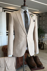 Chic Light Champagne Peaked Lapel Men Suits For Business