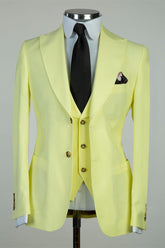 Chic Light Peaked Lapel Three Pieces Men Yellow Business Suits