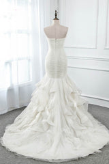 Chic Strapless Sweetheart Ivory Wedding Dresses Ruffles Tulle Sleeveless Bridal Gowns with Feather-27dress