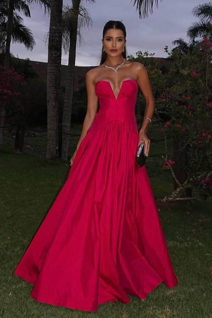 Chic Strapless V Neck Sleeveless Long Prom Dress With Pleated