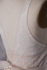 Chic Tulle Lace Wedding Dress Ruffle V-neck Sleeveless Bridal Gowns On Sale-27dress