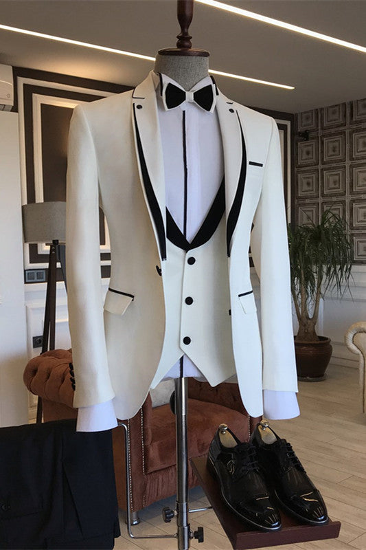 Chic Peaked Lapel Three Pieces White Wedding Suits