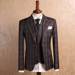 Elegant Coffee Peaked Lapel Three Pieces Plaid Prom Suits