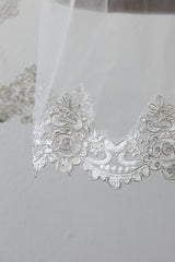 Elegant Lace Applique Edge Tulle Wedding Veil