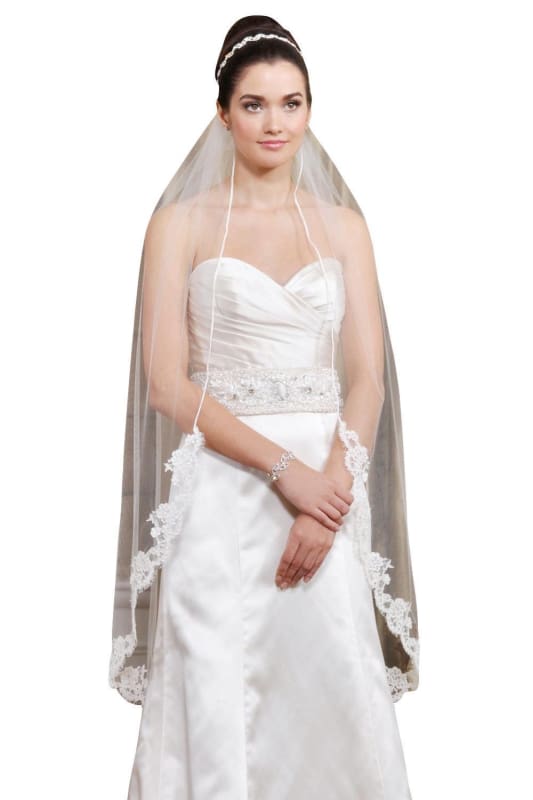Elegant Lace Applique Edge Wedding Veils-27dress