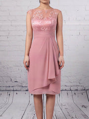 Elegant Lace Chiffon Scoop Neck Sheath/Column Knee-length Ruffles Mother of the Bride Dress