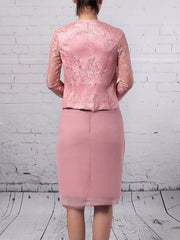 Elegant Lace Chiffon Scoop Neck Sheath/Column Knee-length Ruffles Mother of the Bride Dress