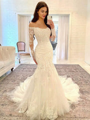 Elegant Off-the-shoulder Tulle Trumpet/Mermaid Wedding Dress with Appliques and Lace Sweep Train