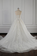 Elegant Strapless White Lace Wedding Dress Sleeveless Appliques Ruffle Bridal Gowns Online-27dress