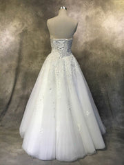 Elegant Sweetheart Ball Gown Wedding Dresses With Lace Appliques
