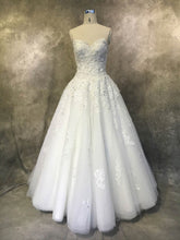 Elegant Sweetheart Ball Gown Wedding Dresses With Lace Appliques