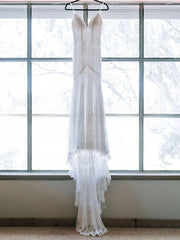 Elegant Trumpet/Mermaid V-neck Lace Court Train Wedding Dress