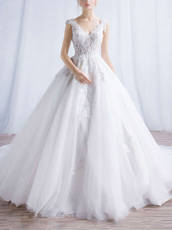 Elegant V-neck Tulle Chapel Train Wedding Dress with Appliques Lace