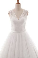 Eye-catching V-neck Tulle A-line Wedding Dress On Sale-27dress