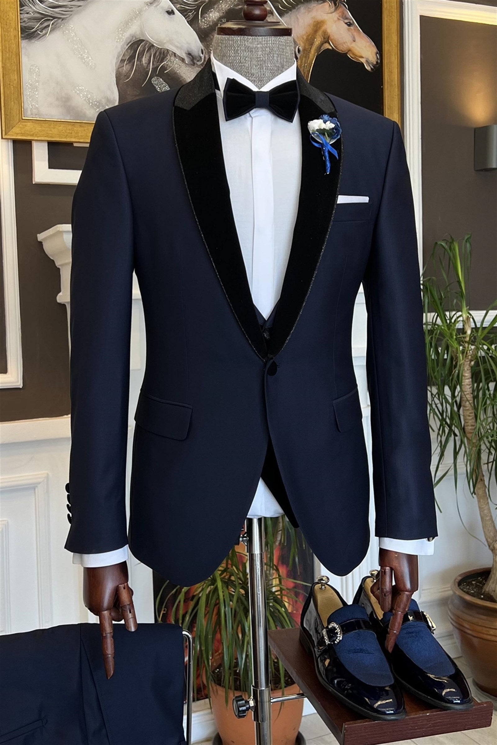 Fancy Navy Blue Peaked Lapel Two Pieces Men Suits For Wedding