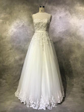 Floor-length Wedding Gown with Appliques Lace and Illusion Tulle