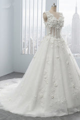 Glamorous V-Neck Tulle Wedding Dress with Flowers Appliques Sleeveless Beadings Bridal Gowns Online-27dress