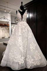 Glamorous White Tulle V-Neck Flower Long Wedding Dress Lace Applique Bridal Gowns On Sale-27dress