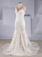 Gorgeous Trumpet/Mermaid Illusion Tulle Wedding Dress with Appliques Lace