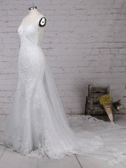 Gorgeous Trumpet/Mermaid V-neck Tulle Wedding Dress with Beading and Sweep Train