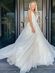 Gorgeous V-neck Ball Gown Tulle Wedding Dress with Appliques Lace