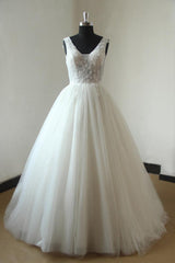 Gorgeous V-neck Sleeveless Appliques Wedding Dress White Ball Gown Tulle Bridal Gowns On Sale-27dress