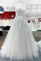 Graceful Spaghetti Straps Tulle V Neck Sequins Wedding Dresses With Lace Appliques-27dress