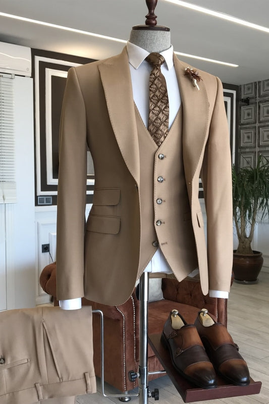 Peaked Lapel Close Fitting Three Pieces Khaki Prom Suits