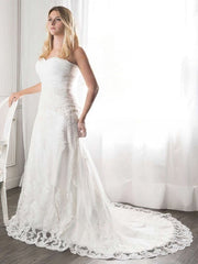 Lace Court Train Wedding Dress with Ruffles and Sweetheart Trumpet/Mermaid Cut