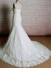 Luxurious Trumpet/Mermaid Sweetheart Tulle Court Train Wedding Dresses With Appliques Lace